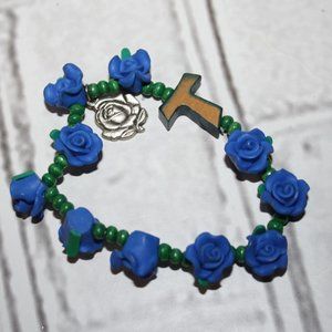 Beautiful green and blue rose bracelet with wooden T 6"